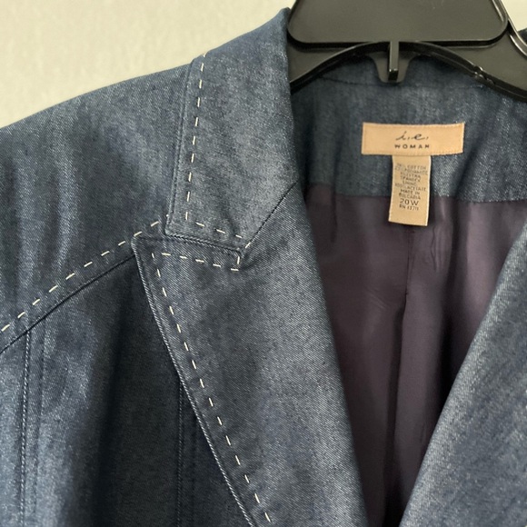 I.e. Woman’s Size 20W Denim Blue Blazer with white whipped Stitching. - Picture 7 of 13